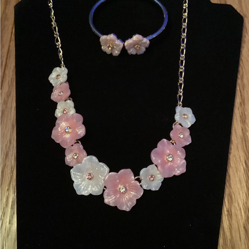 Talbots Pink and White Floral Necklace & Bracelet
